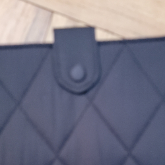 VERA BRADLEY/Quilted Navy Wallet - Picture 12 of 16